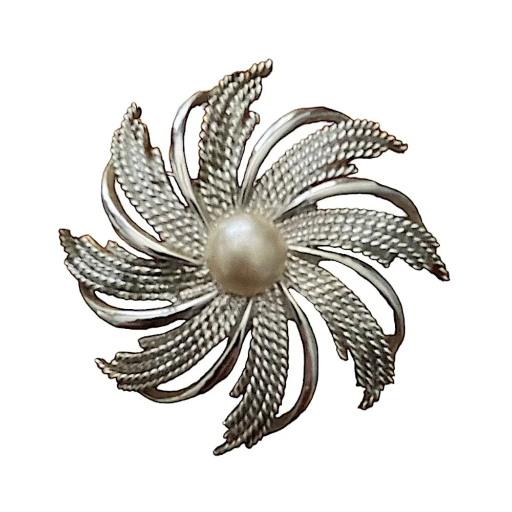 Sarah Coventry vintage star burst brooch